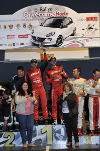 Elena Luis y Coromoto Yanes con los vencedores del Rally Norte